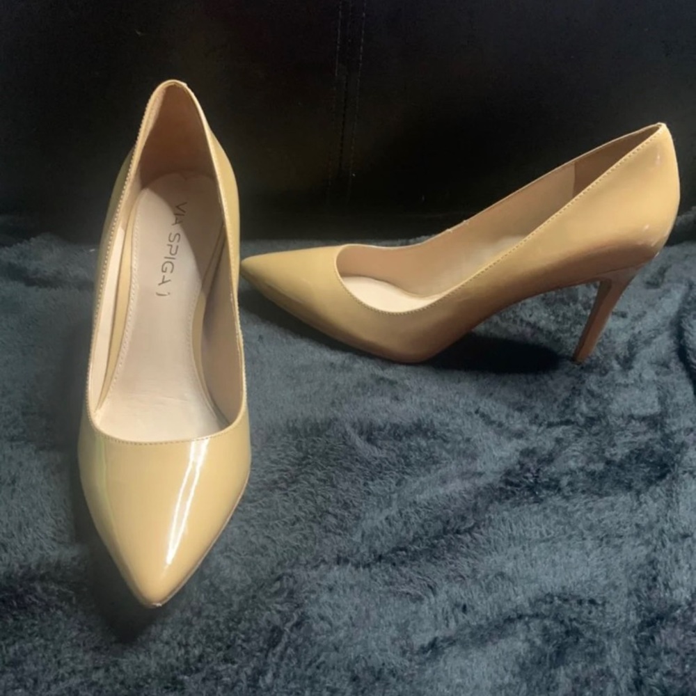 VIA SPIGA nude/beige Patent Pumps